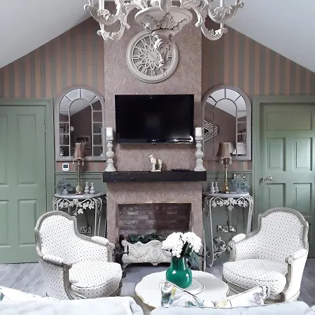 Ballybur Mews 1 *
